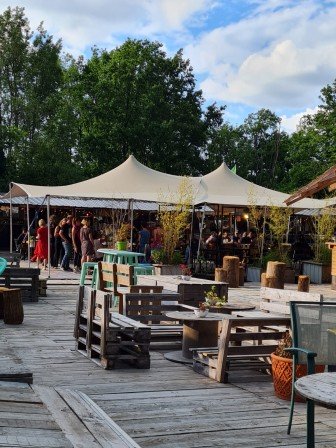 Recup_et_recycling_-_bar_du_marche_de_la_seiche_-_Sevrier_-_Lac_d_Annecy__1_.jpg, août 2021 Recup_et_recycling_-_bar_du_marche_de_la_seiche_-_Sevrier_-_Lac_d_Annecy__1_.jpg