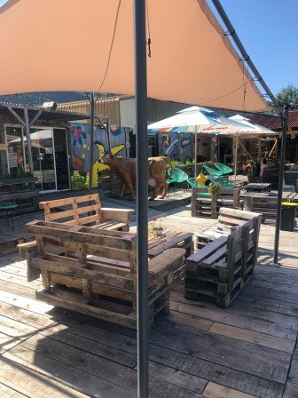 Recup_et_recycling_-_bar_du_marche_de_la_seiche_-_Sevrier_-_Lac_d_Annecy__3_.jpg, août 2021 Recup_et_recycling_-_bar_du_marche_de_la_seiche_-_Sevrier_-_Lac_d_Annecy__3_.jpg